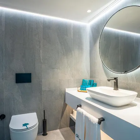 Qlusive Hotel