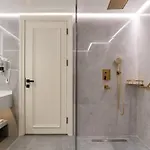 Qlusive 호텔 쿠사다시