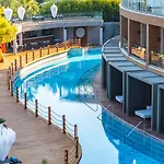 Qlusive Hotel