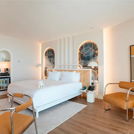 Qlusive Hotel
