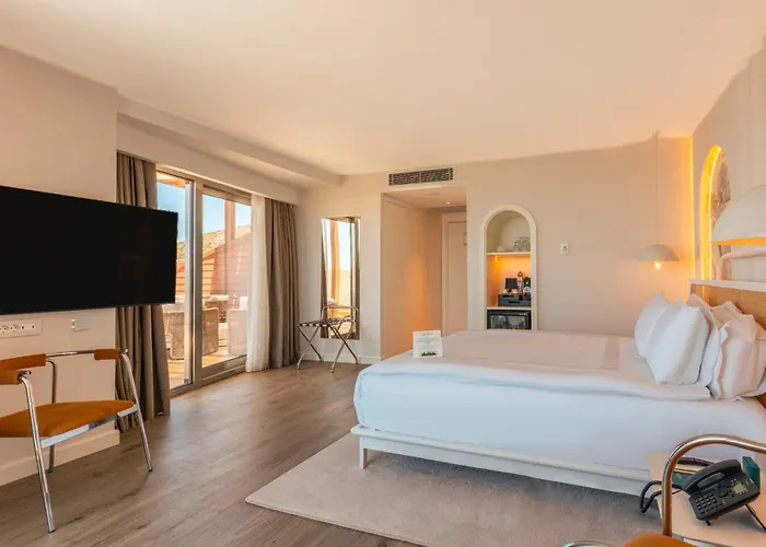 Qlusive Otel Kuşadası